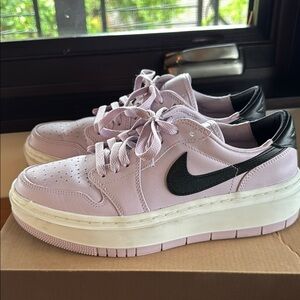 Nike Lavender and Black leather platform Sneakers Classic Style. Size 9 women.